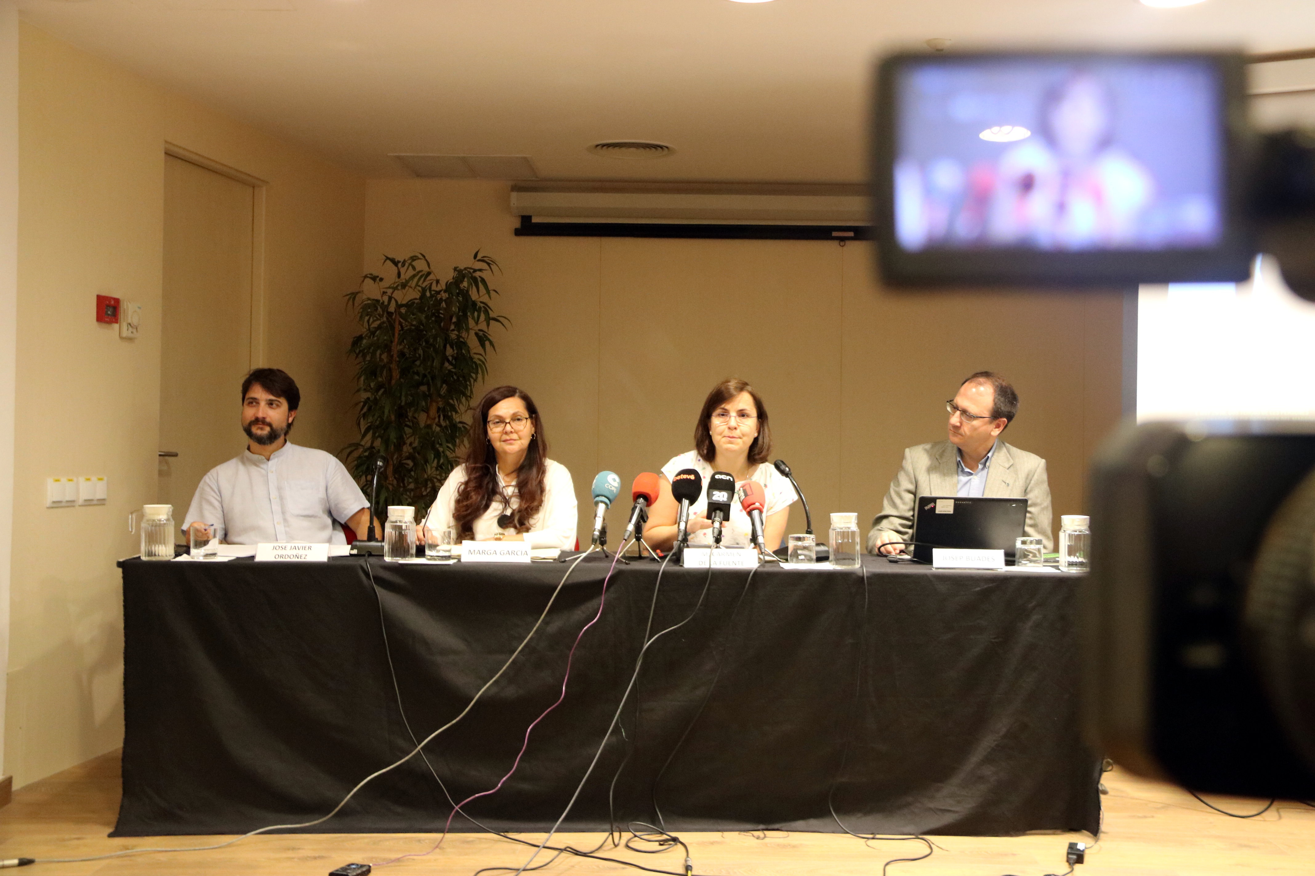 Jose Javier Ordoñez, Margarita Garcia O'Meany, Maricarmen De la Fuente and Josep Buades present their report on the Barcelona migrant detention center on June 7 (Miquel Codolar/ACN)